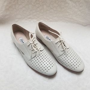 Clarks white oxfords sz 8